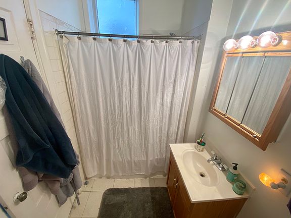 4th image of 666 W Oakdale Ave APT 3