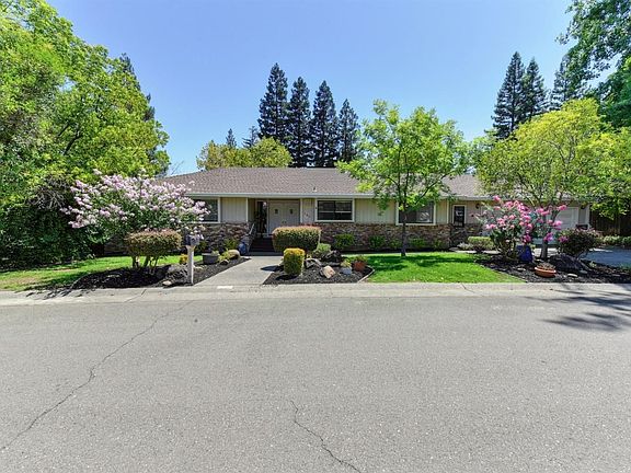 3rd image of 140 Gold Creek Cir