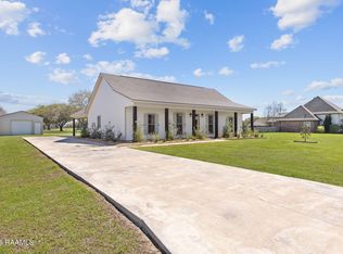 8633 Westwood Dr, Abbeville, LA 70510