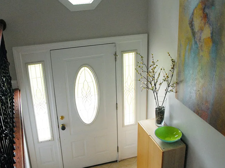 Foyer with a beautiful Chandellier