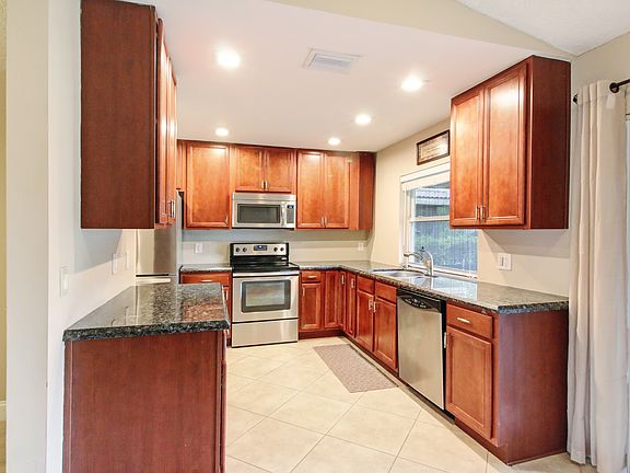 5th image of 10645 NW 16th Ct
