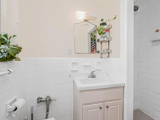 Sold by Re/Max In The City | media 10