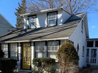 4 Burr St, Branford, CT 06405