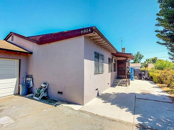 4th image of 11924 Saticoy St