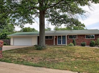 717 Aqua Ridge Dr, Saint Louis, MO 63129