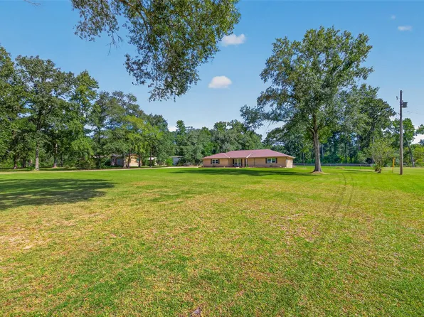 68 White Oak Dr, New Caney, TX 77357