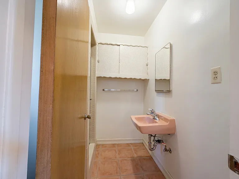 962 N Calmgrove Ave — Photo 55