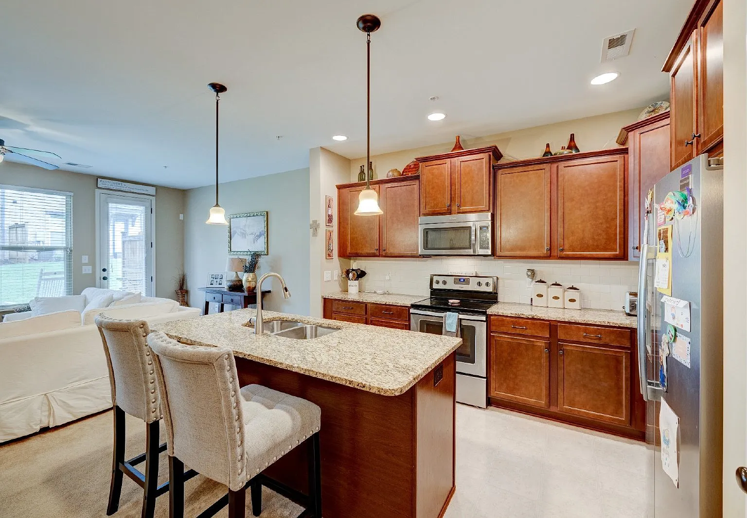3 bed, 2.5 bath, 1733 sqft, $2,295 — Photo 3