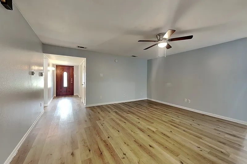 4 bed, 2.0 bath, 1685 sqft, $2,099 — Photo 2