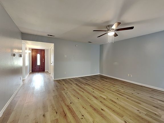 2nd image of 1913 Briarwood Dr