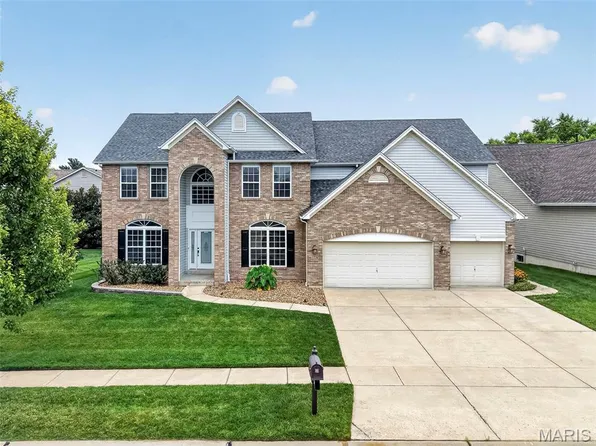 3010 Brook Hollow Dr, O'Fallon, MO 63366