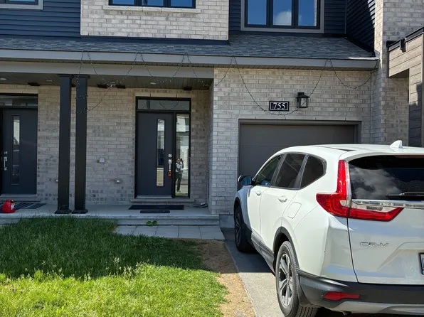 755 Fairline Row, Kanata, ON K2V 0V7