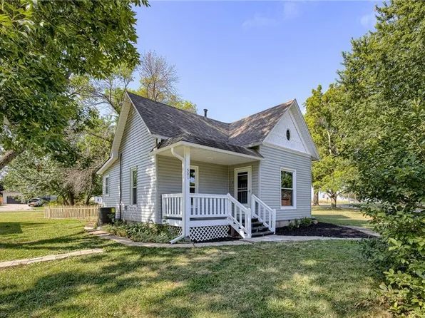 501 S 5th St, Garden City, MO 64747