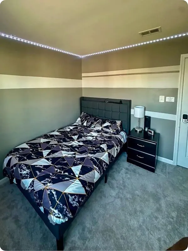 1 bed, 1.5 bath, 2500 sqft, $1,000 — Photo 1