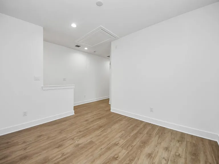 5029 Broom St #B — Photo 17
