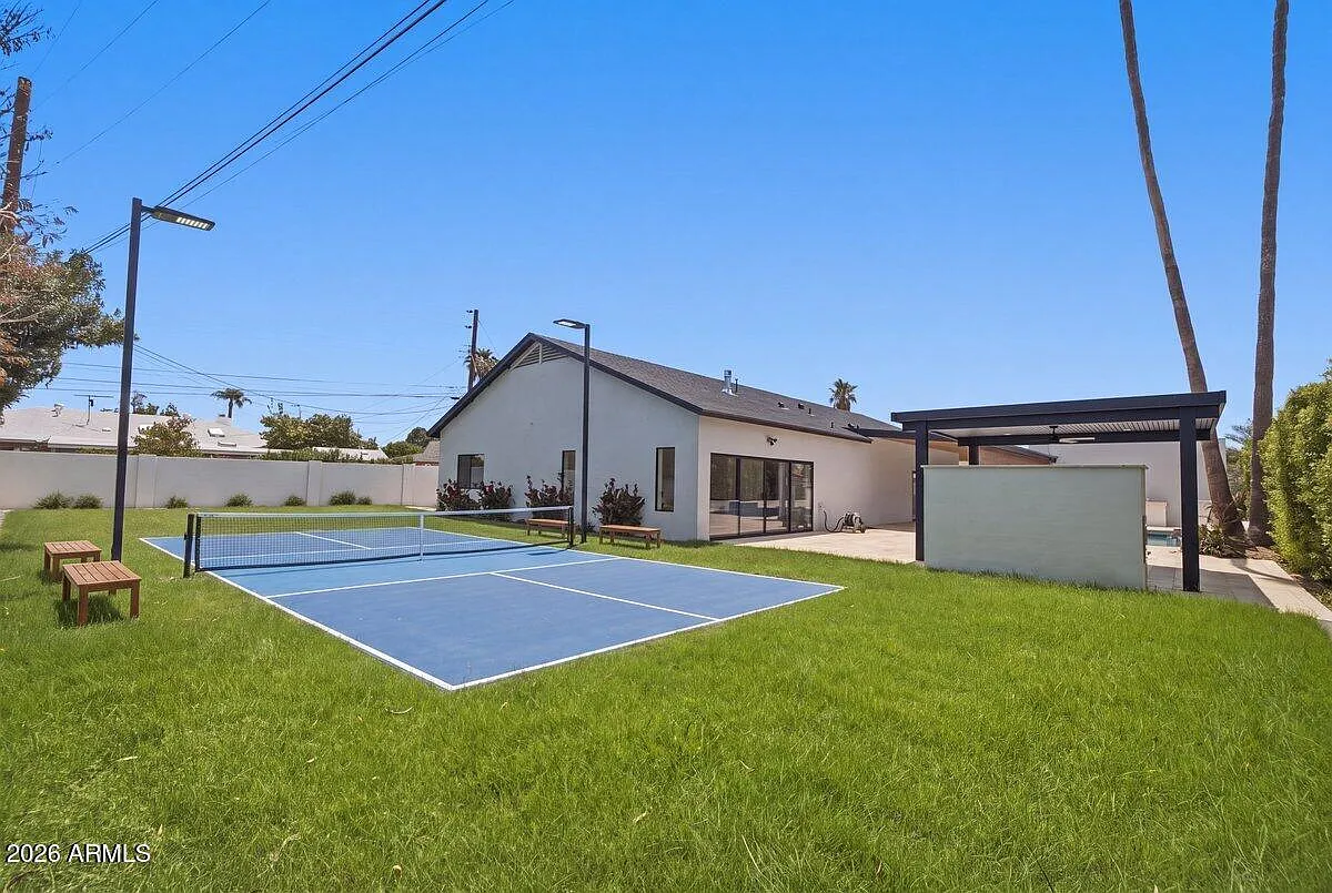 4 bed, 4.5 bath, 3015 sqft, $16,500 — Photo 1