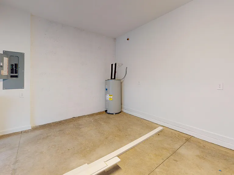 7913 Lakes Edge Ln — Photo 24