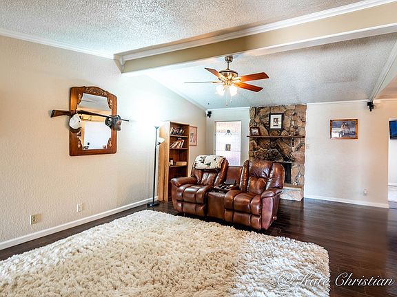 3rd image of 512 Brownwood Dr