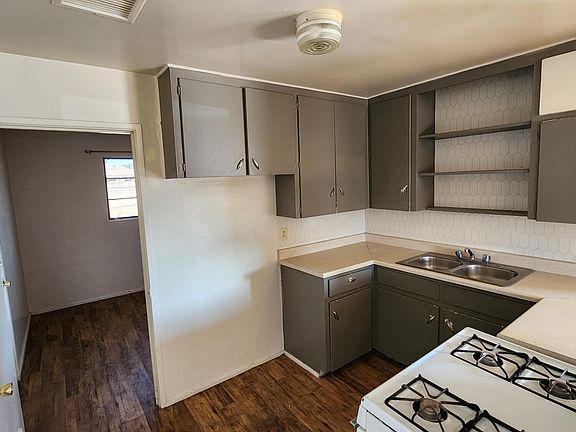 4th image of 8749 N 30TH Avenue