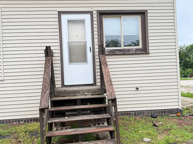 618 Windsor Rd #1 — Photo 1