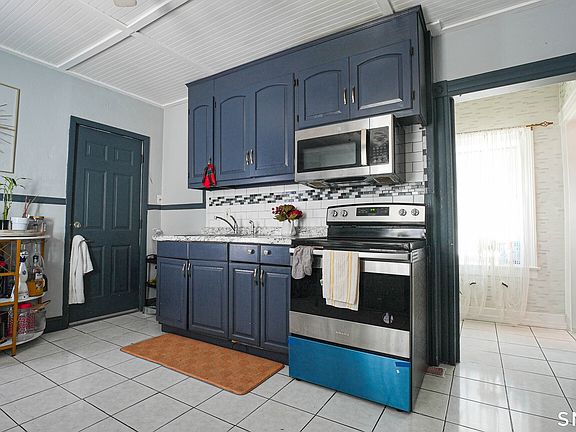 5th image of 297 Laurel Avenue