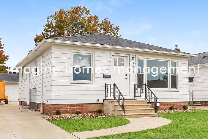3 bed, 2.0 bath, 1388 sqft, $2,095 — Photo 2