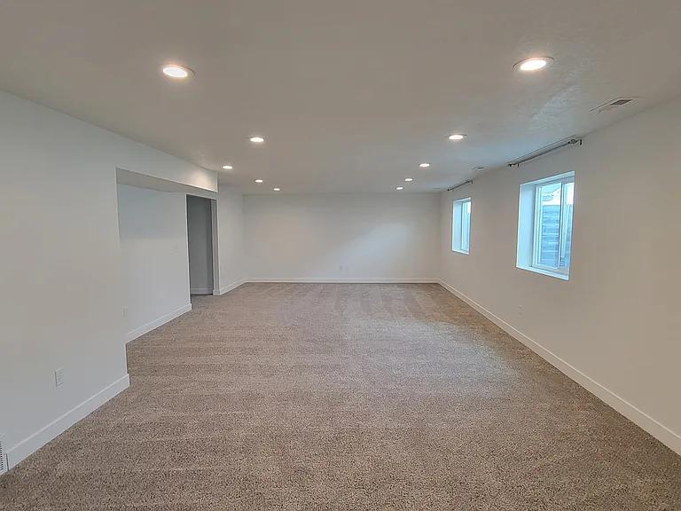 2496 W Glover Ln — Photo 4