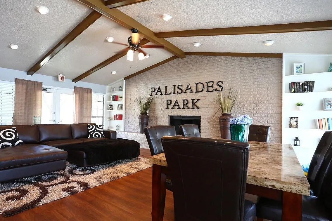 Palisades Park Apartments — Photo 3