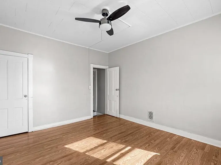 223 Grundy St — Photo 4