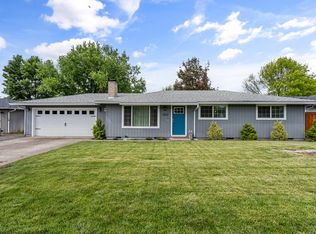 2423 Delta Waters Rd, Medford, OR 97504