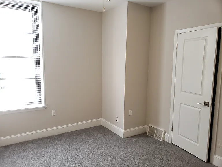 213 S 41st St #C — Photo 10