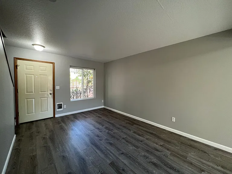 Garden Apartments — Photo 19