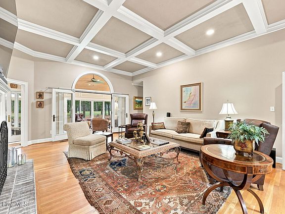 3rd image of 39 Devon Drive