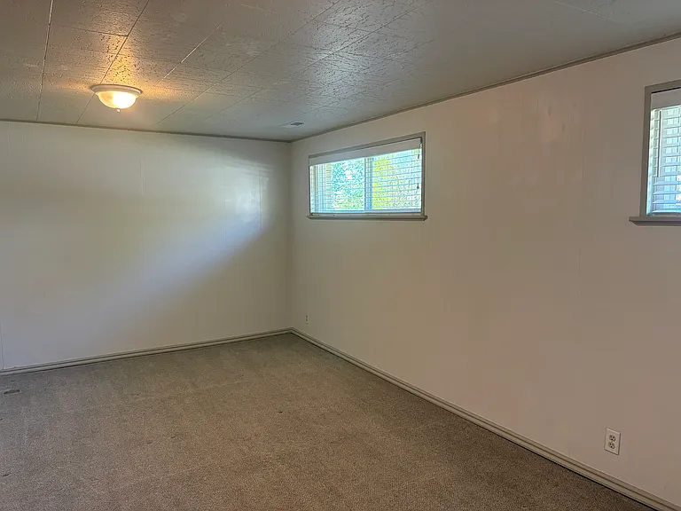 2138 E 6320 S — Photo 9