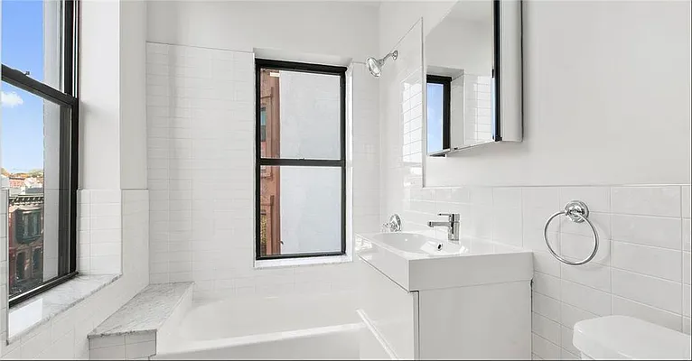 Rented by HomeCanvasr NY, Inc. | media 21