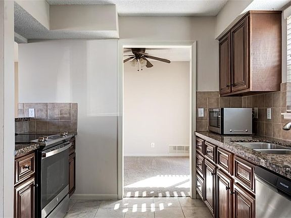 3rd image of 12824 S Arapaho Dr
