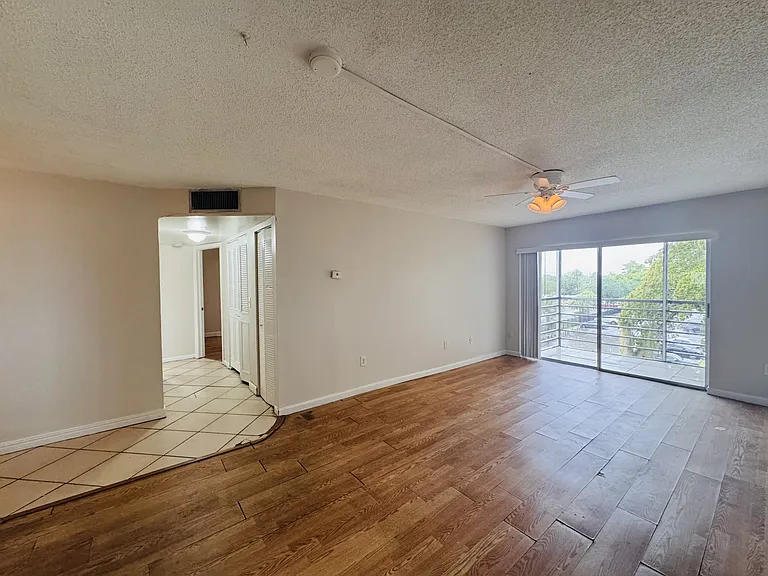2800 NW 56th Ave — Photo 4