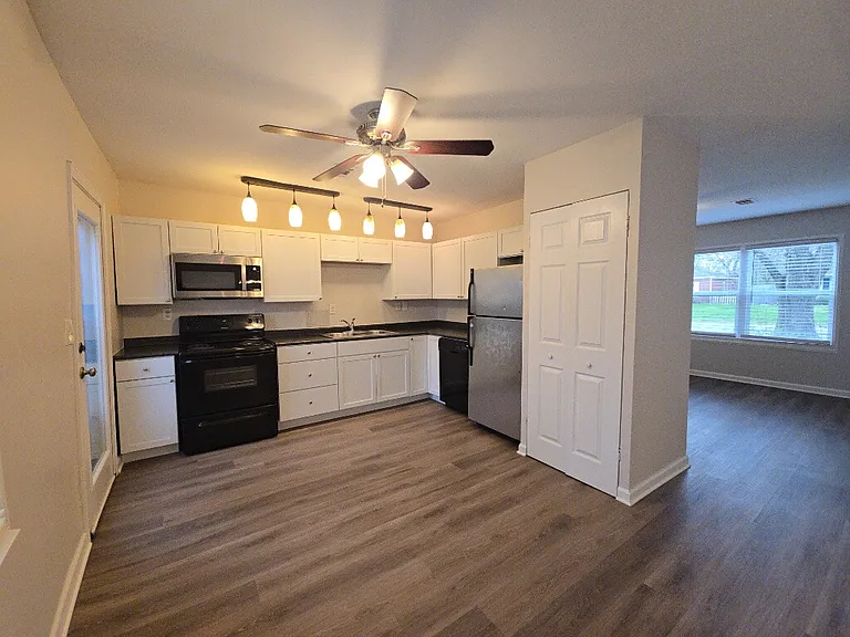 981 Olympia Dr — Photo 8