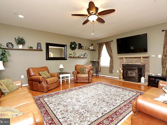3rd image of 6239 Stone Hill Ct