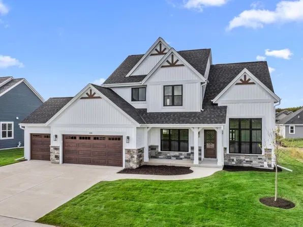 1750 Whalen DRIVE, Oconomowoc, WI 53066