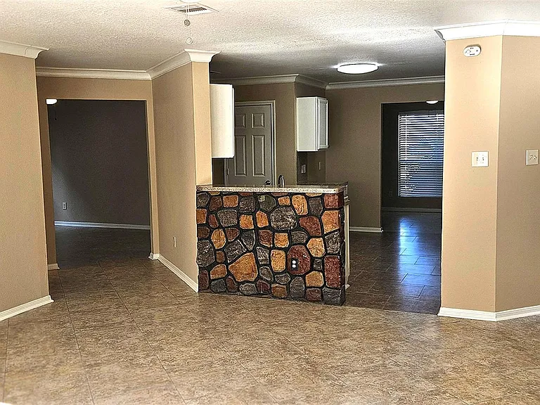 3103 Barkers Crossing Ave — Photo 9