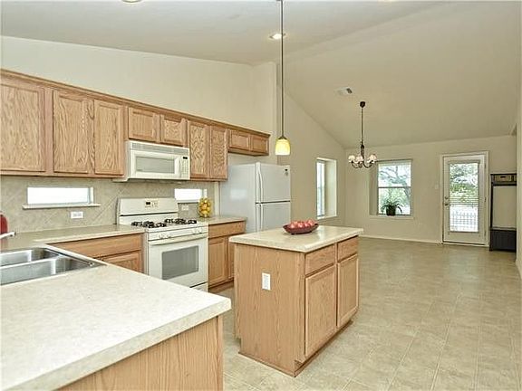 3rd image of 1019 Peyton Pl