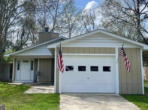9 Crestwood Cir, Valdosta, GA 31602