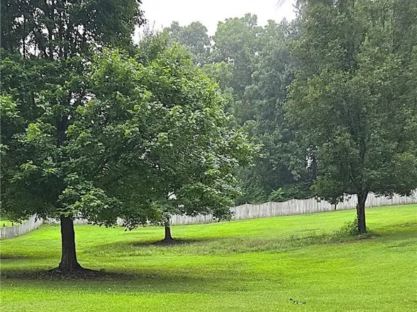 4605 Greenbriar Dr, Chester, VA 23831