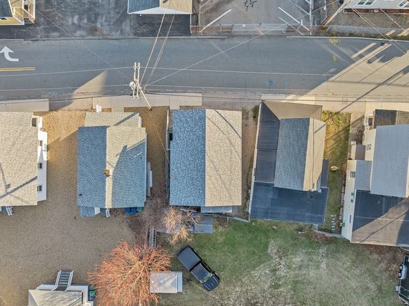8 Island Path, Hampton, NH 03842