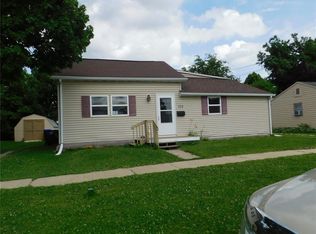 204 C Ave, Vinton, IA 52349
