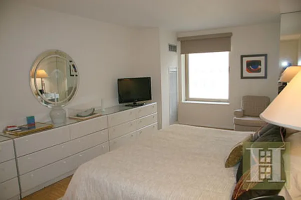 Rented by Halstead Real Estate | media 35