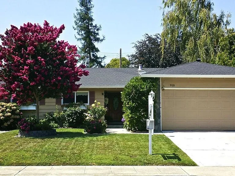 918 Perreira Dr — Photo 1