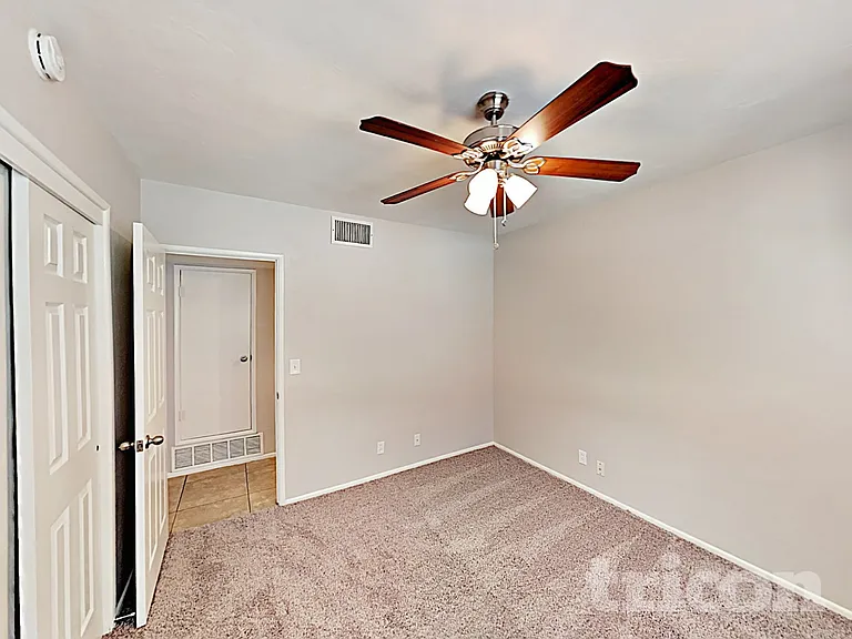 667 W Ivanhoe St — Photo 12