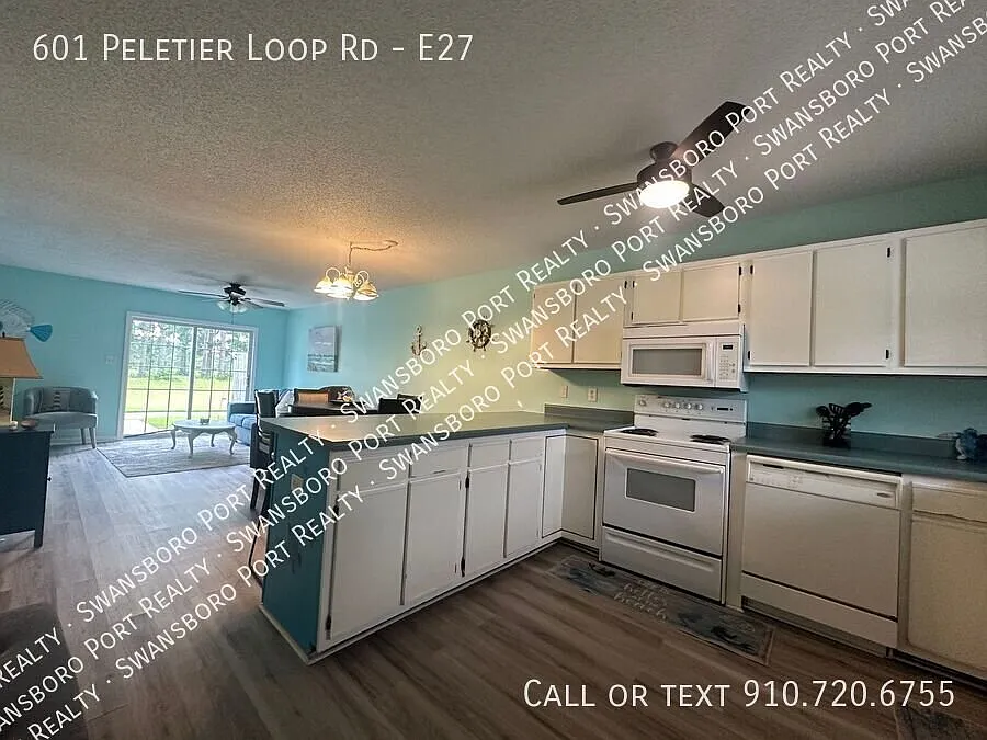 Welcome to our charming townhouse in Pelletier, NC! — Photo 3